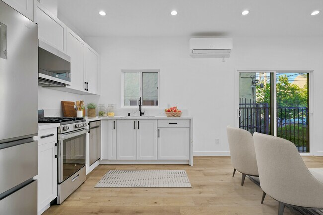 Building Photo - 659 Imogen Ave