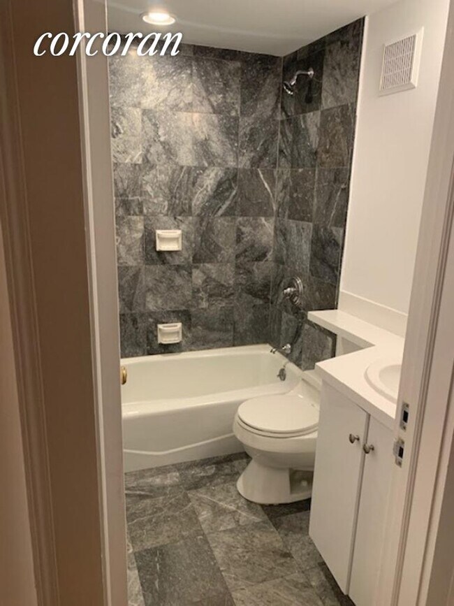 Foto del edificio - 208 E 78th St