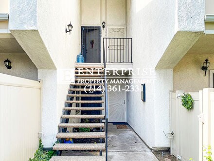 Foto del edificio - 994 E La Habra Blvd