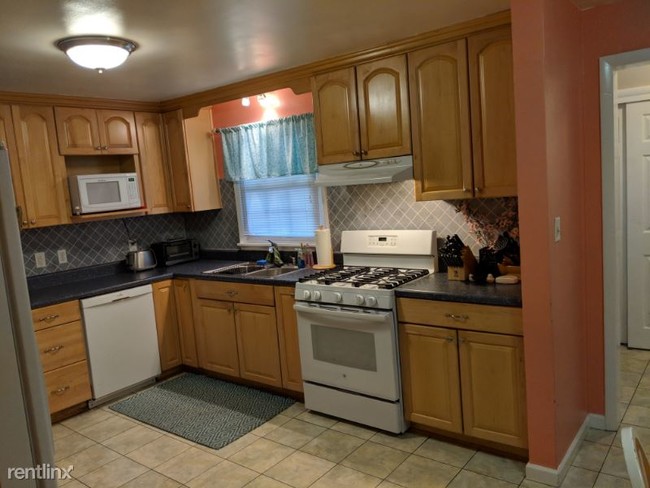 Building Photo - 4 br, 2 bath House - 308 Cynthia Dr