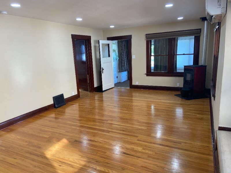Primary Photo - 2915 Warren Ave