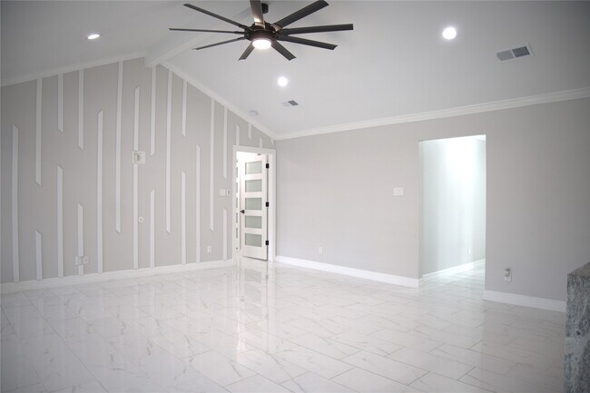 Building Photo - 10203 Huntington Way Dr