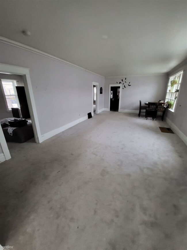 Building Photo - 2 br, 1 bath Triplex - 718 Range St