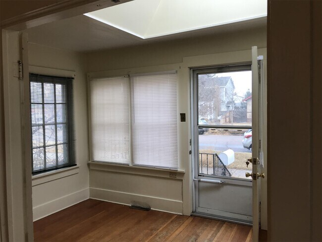 Building Photo - 2316 Maxwell Ave