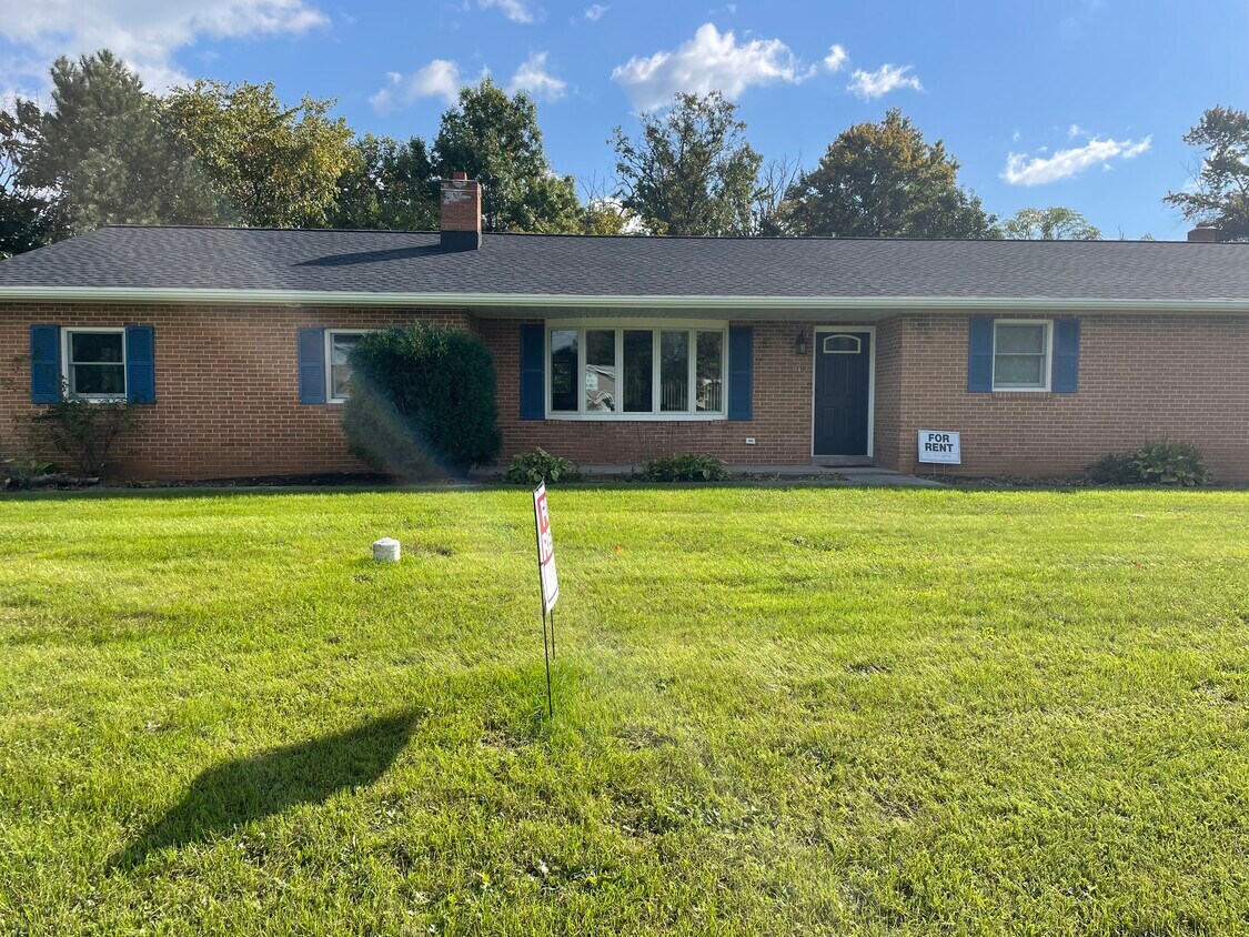 Primary Photo - 103 S York Rd