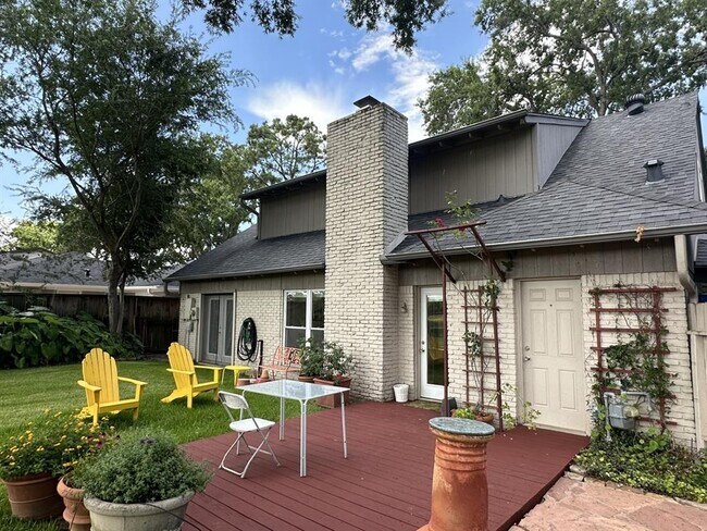 Foto del edificio - 15806 Torry Pines Rd