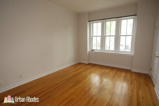 Foto del edificio - 1426 W Barry Ave