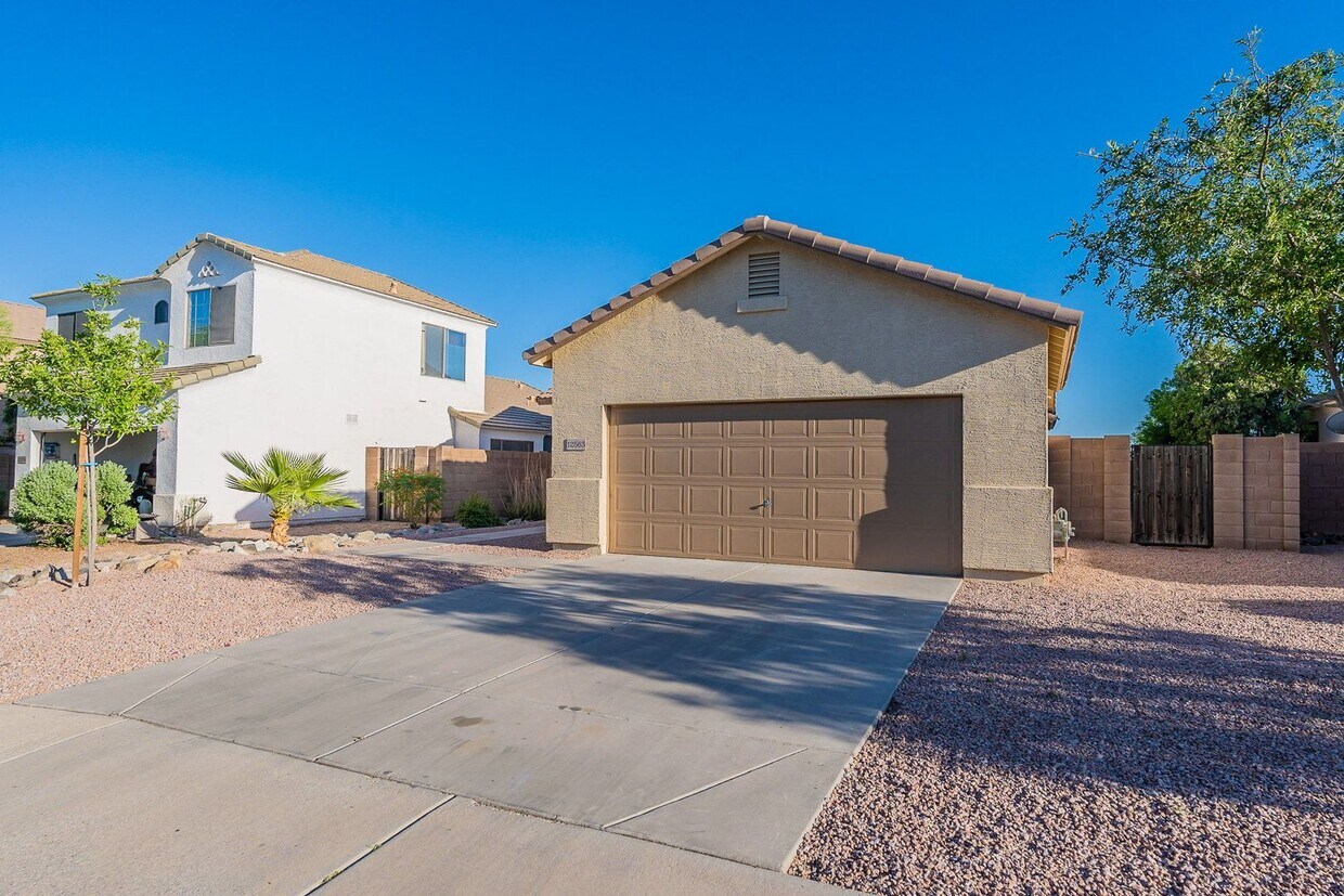 Primary Photo - Move right in to your dream home!