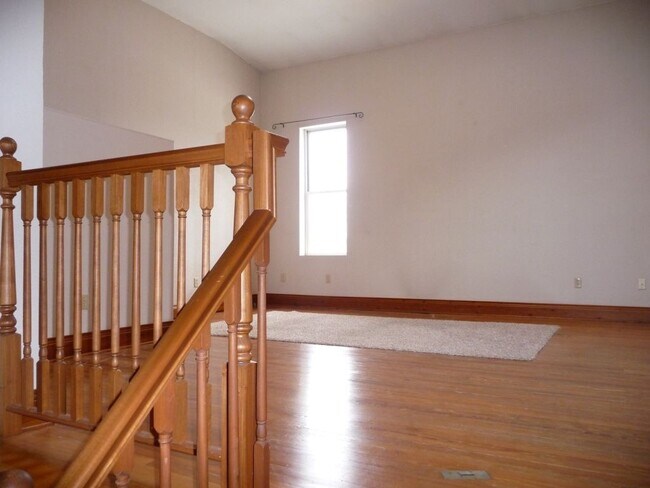 Sala familiar elevada - 123 Bergin St