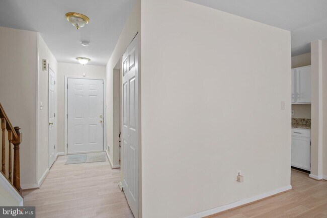 Building Photo - 5734 Lakeside Oak Ln