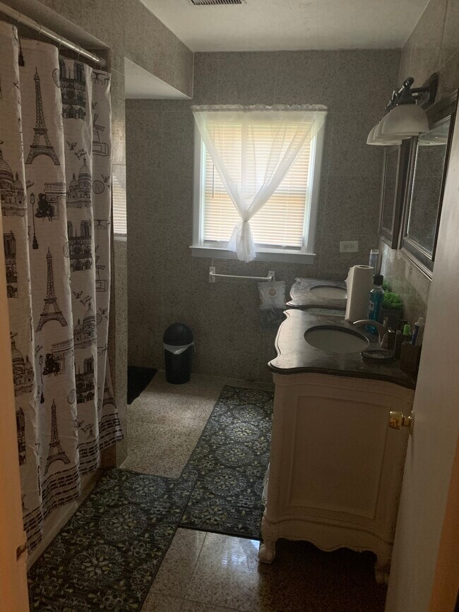 Foto del edificio - 2861 Headland Dr
