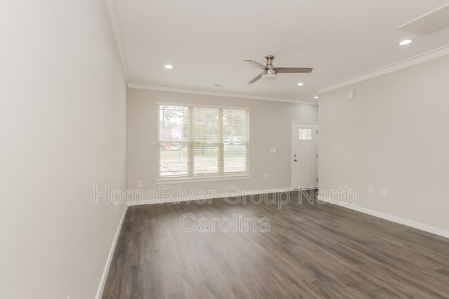 Building Photo - 5413 Skycrest Dr