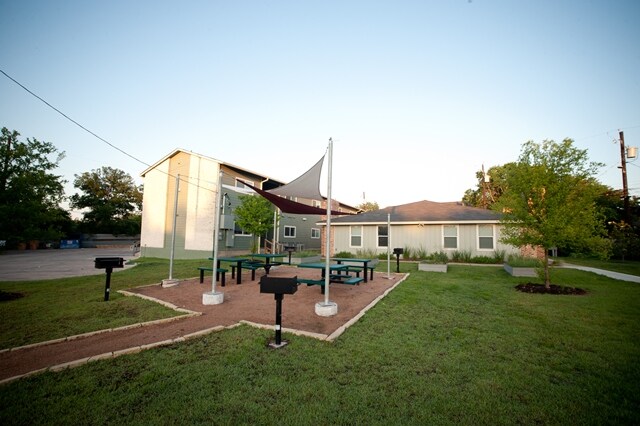 Foto principal - 5800 Sweeney Cir