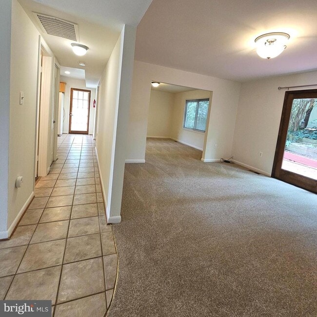 Building Photo - 1108 N Rockingham St