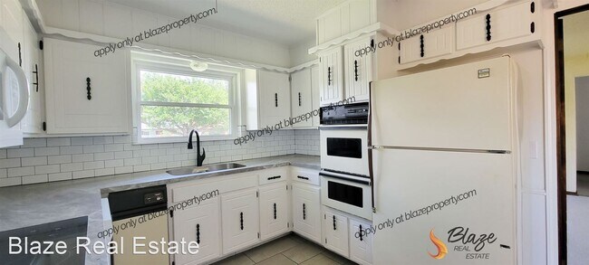 Foto del edificio - 3 br, 2 bath House - 8618 Wilshire