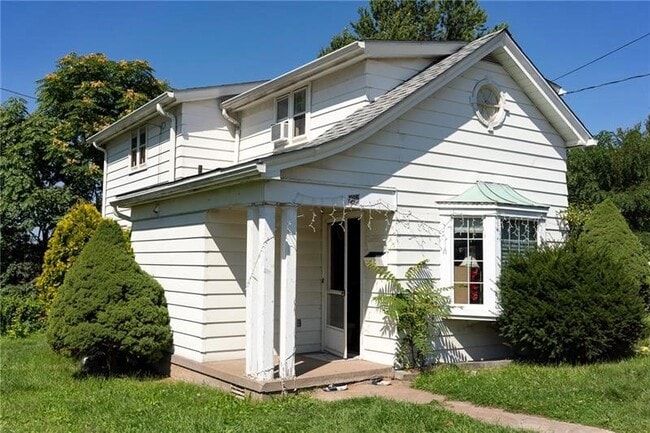 Building Photo - 915 Perry Hwy