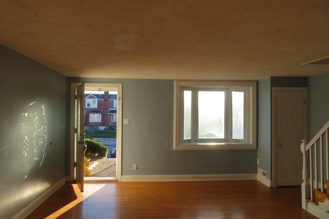 Foto del edificio - 7255 Rutland St.