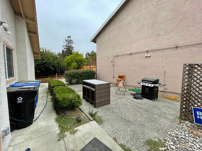 Foto del edificio - 34228 Siward Dr