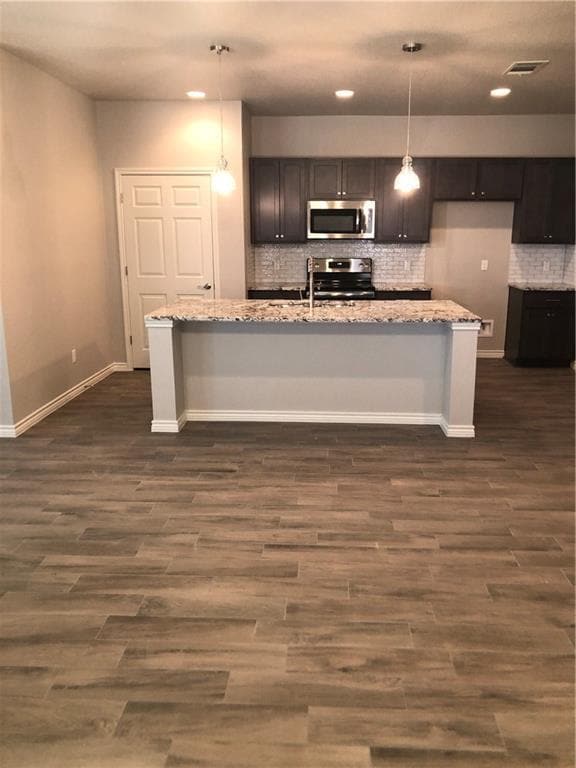 Building Photo - 573 CR 306