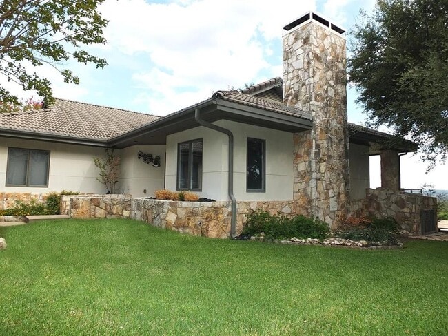Building Photo - 1713 Clubhouse Hill Dr