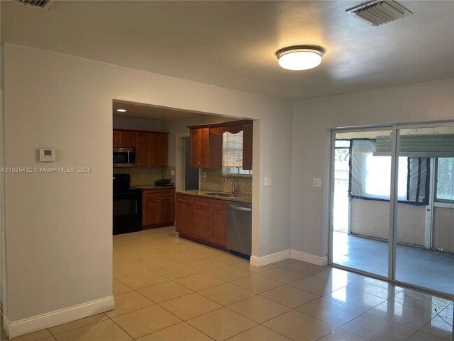 Foto del edificio - 4841 NW 13th Ct