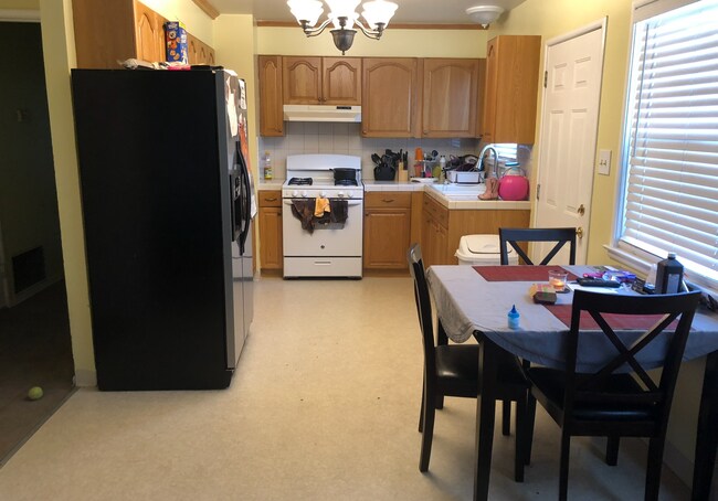 Foto del edificio - 916 Bautista Dr