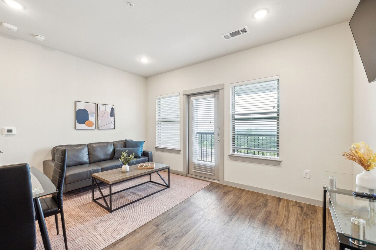Foto principal - 2051 Mayfield Pkwy