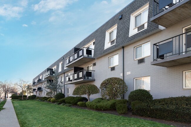 Foto del edificio - Cadillac Manor: On-Site Laundry, Heat, Hot...