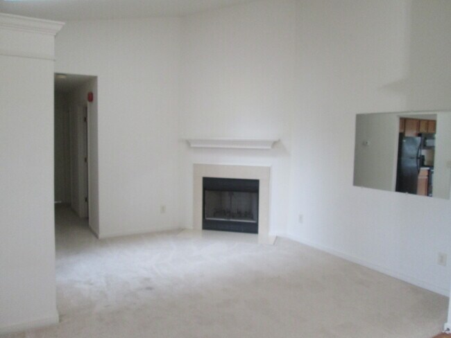 Building Photo - 1715 Landmark Dr