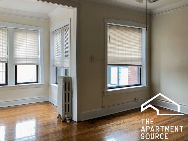 Building Photo - 2876 N Clark St