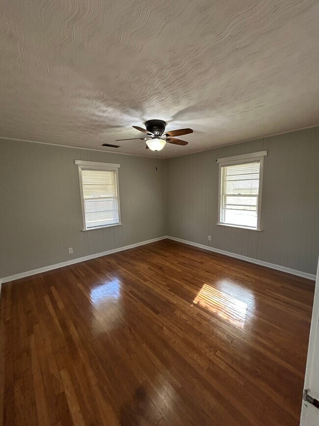 Building Photo - 2516 S Sarullo Cir