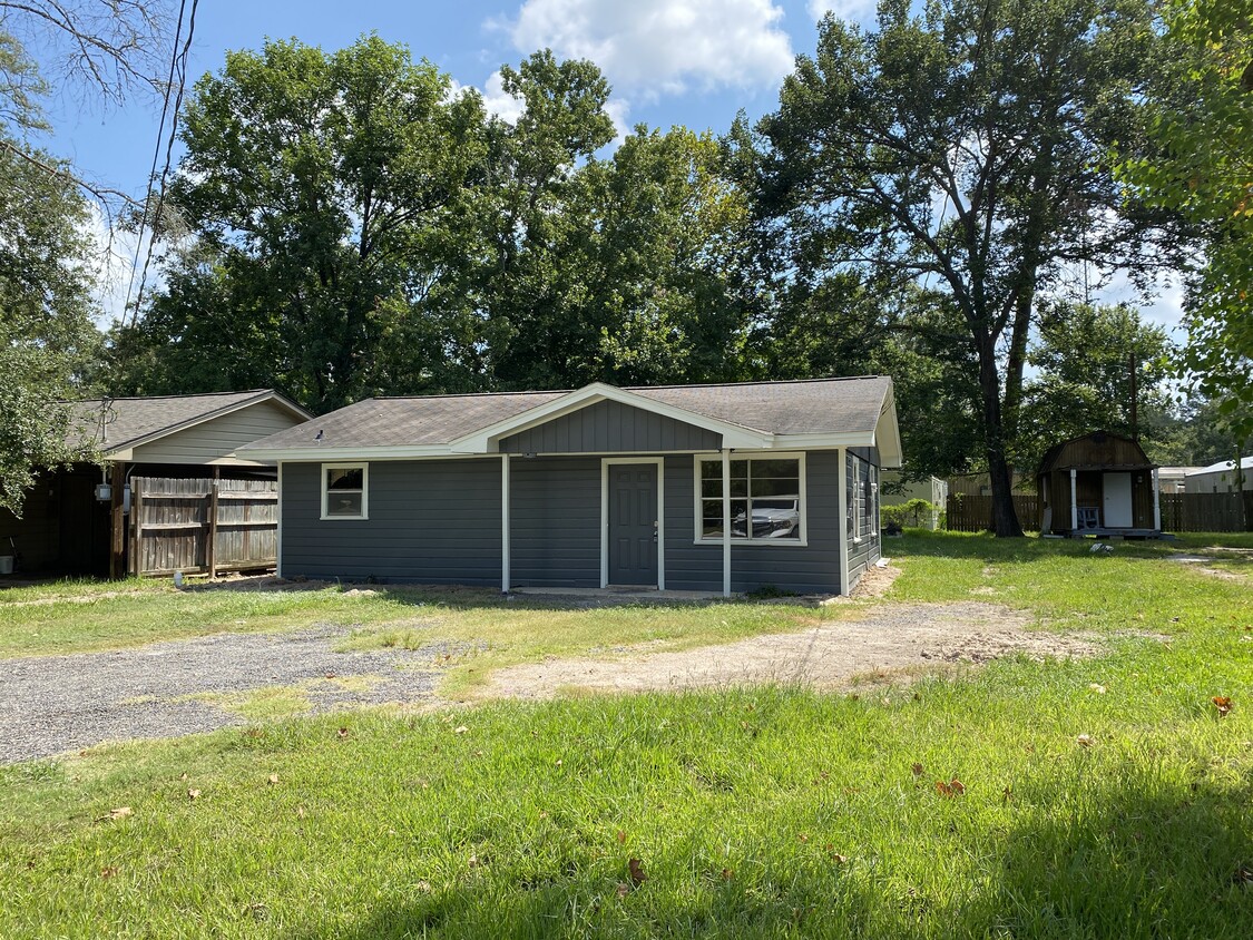 Primary Photo - 228 N Holly Ave