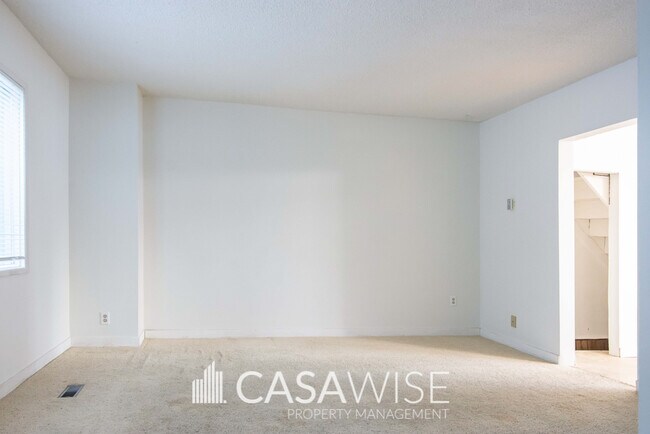 Building Photo - 10147-10145 145 St NW