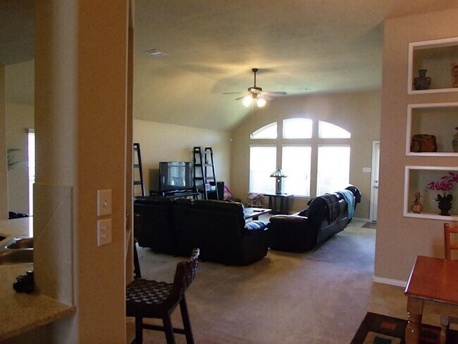 Foto del edificio - 2402 Horned Owl Dr