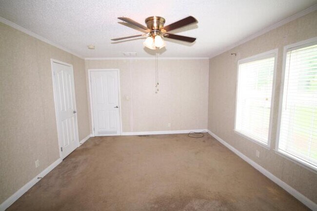 Building Photo - 3 bedroom in Kenly NC 27542