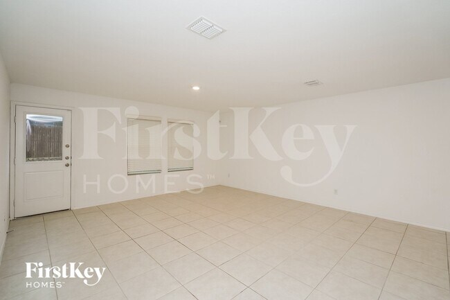 Foto del edificio - 14841 Firerock Rd