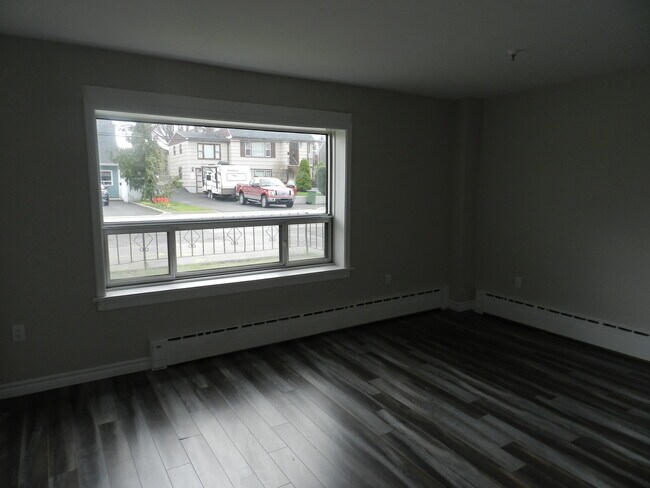 Building Photo - 49 Melrose Ave