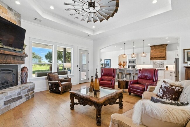 Foto del edificio - Stunning 5 bedroom horse property coming soon!