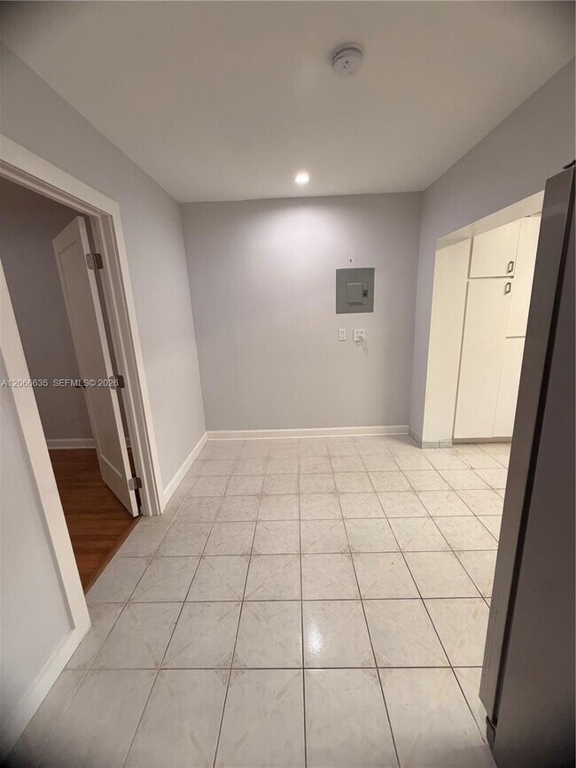 Foto del edificio - 5911 SW 6th St