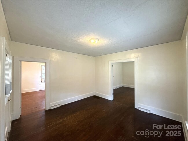 Foto del edificio - 2214 Floral Ave