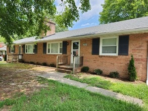 Building Photo - 2303 Druid Dr