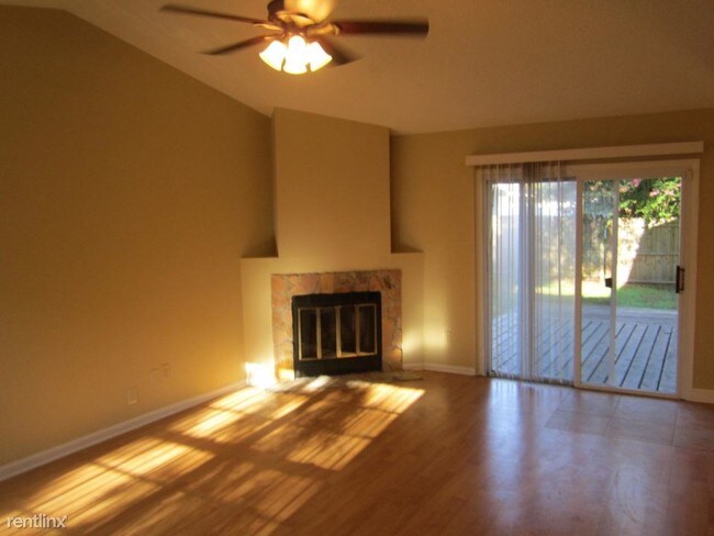 Foto del edificio - 7742 Settlers Landing Trl S