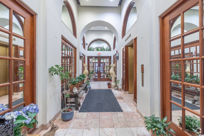 Lobby Photo - 1334 Walnut St
