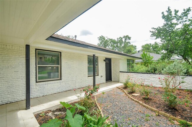 Building Photo - 6030 Woodbrook Ln