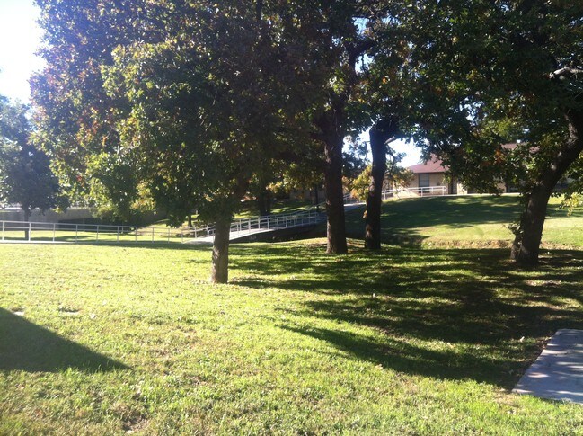 Foto del edificio - 2360 W Denman St