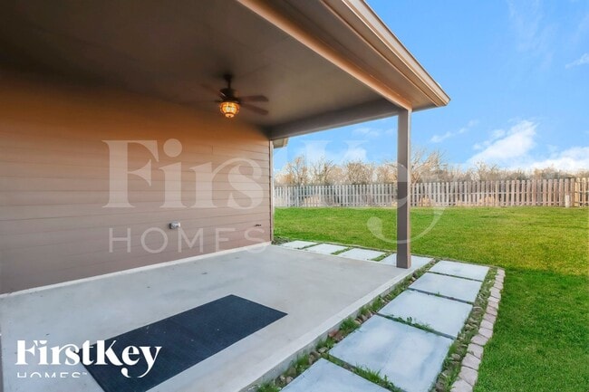 Building Photo - 31306 Little Garden Ct