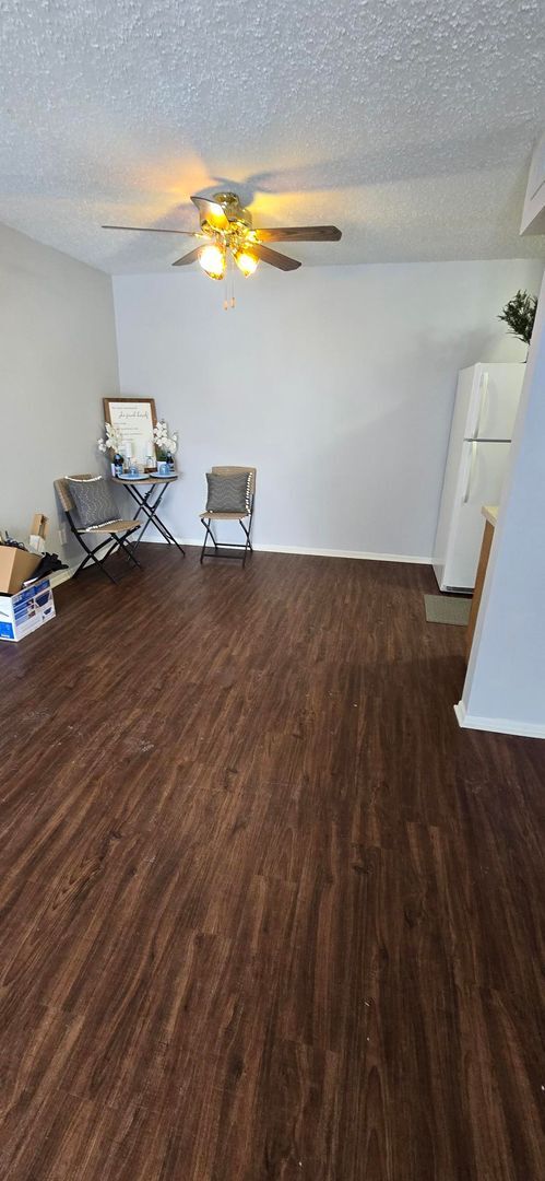 Building Photo - Renovated Two Bedroom Condo with Garage Space in Ladue School District