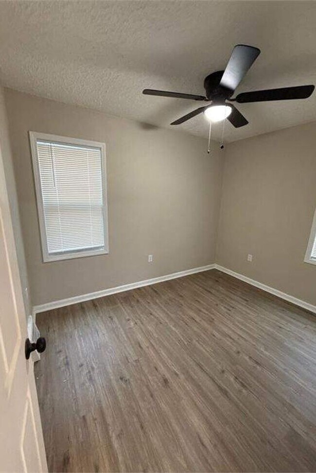 Foto del edificio - Renovated 3-Bedroom Home – We Welcome Sect...