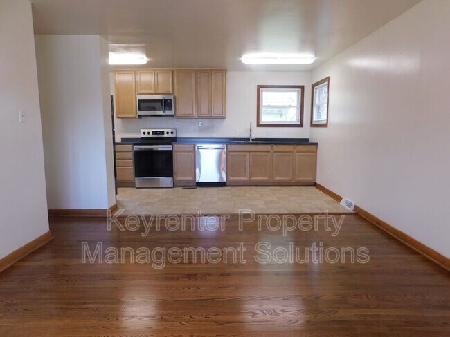 Building Photo - 127 Fraser Ln