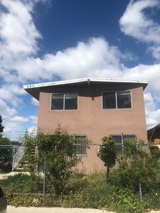 Foto principal - 203 E 53rd St